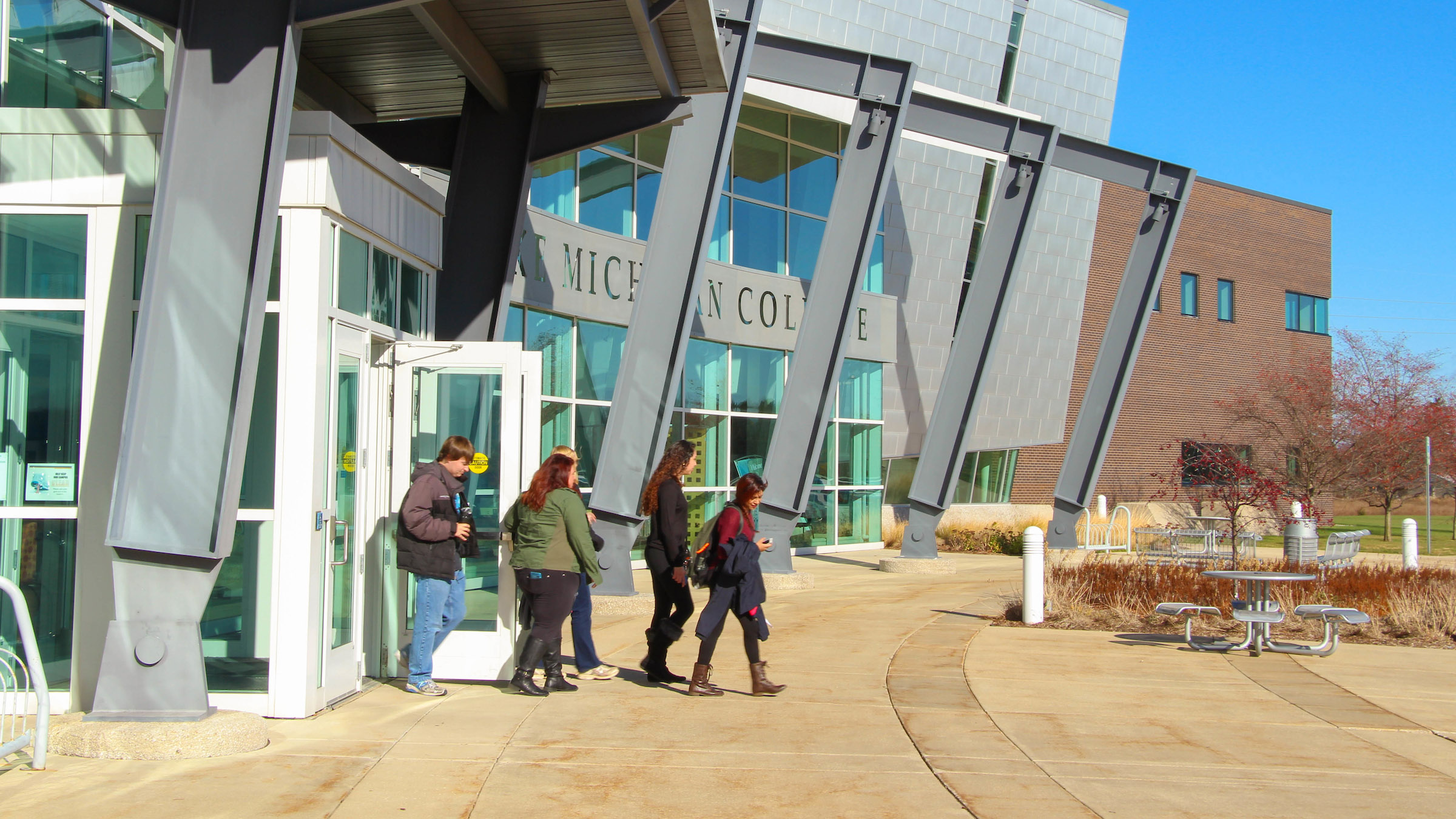 Students at entrance to South Haven campus