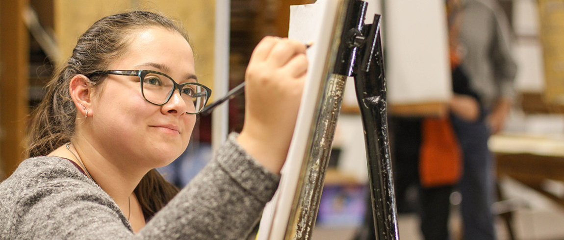 Jillian Nadolski drawing in the art studio