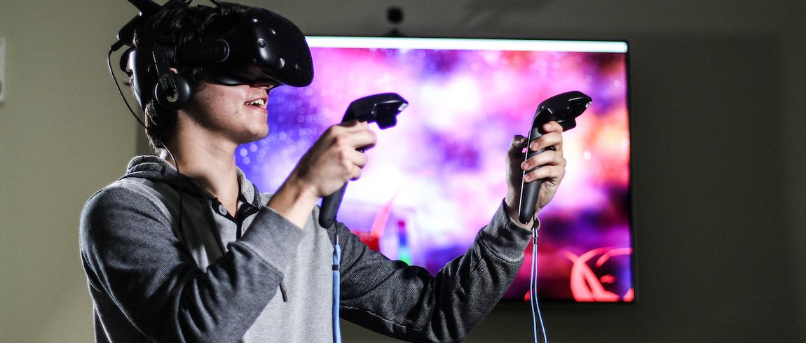 Student in the LMC virtual reality lab